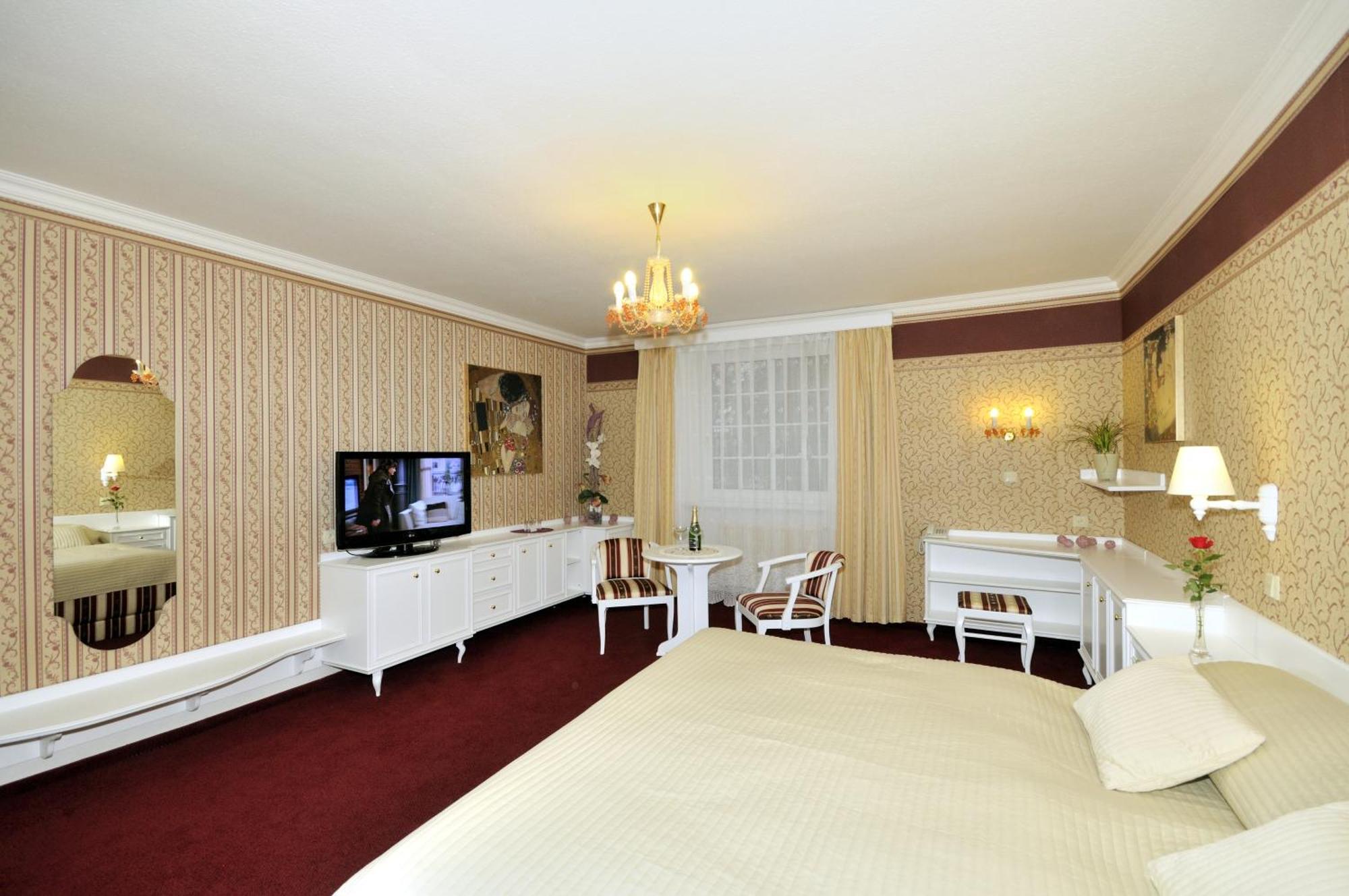 Hotel Ostrov 님부르크 외부 사진