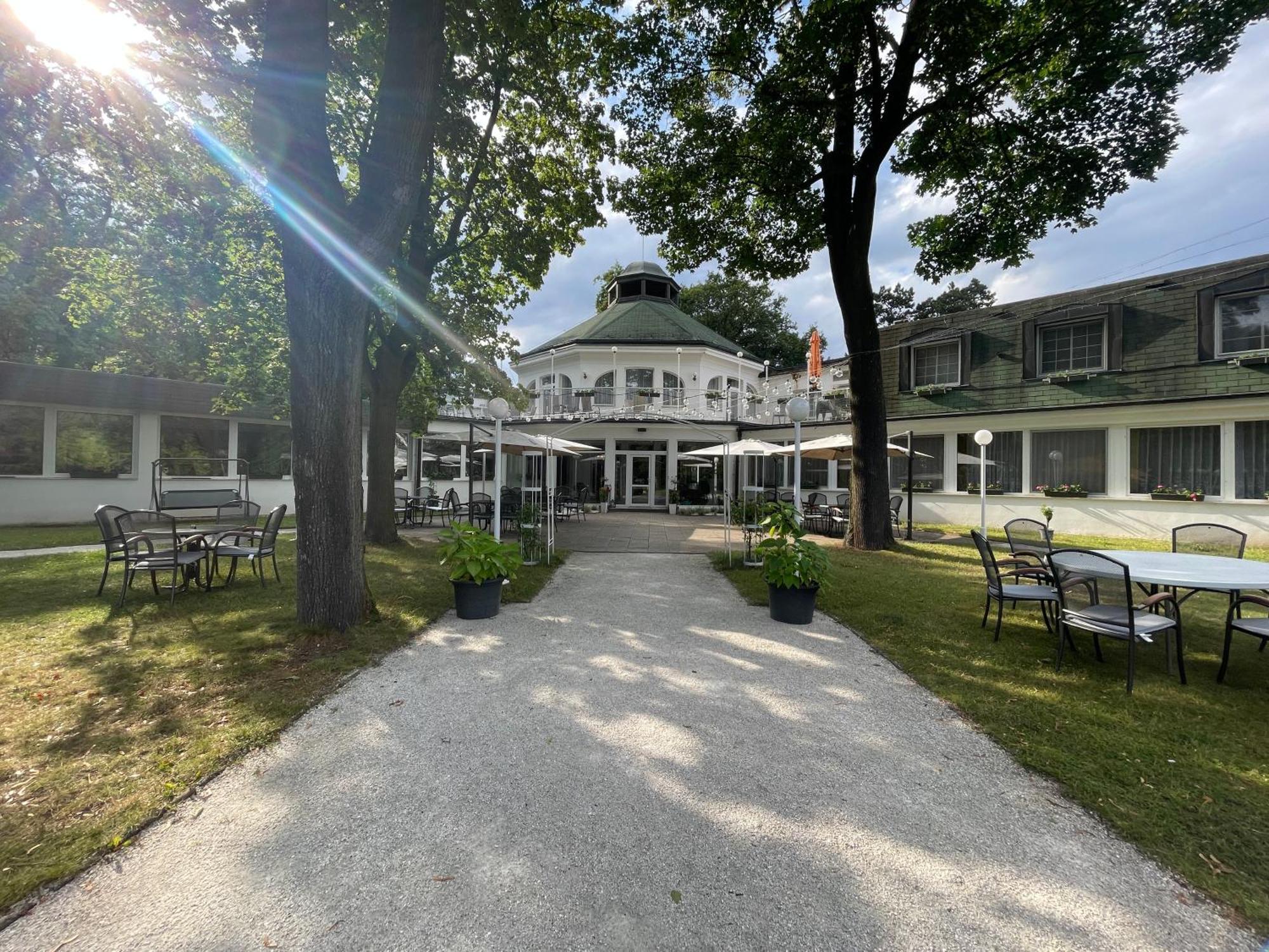 Hotel Ostrov 님부르크 외부 사진