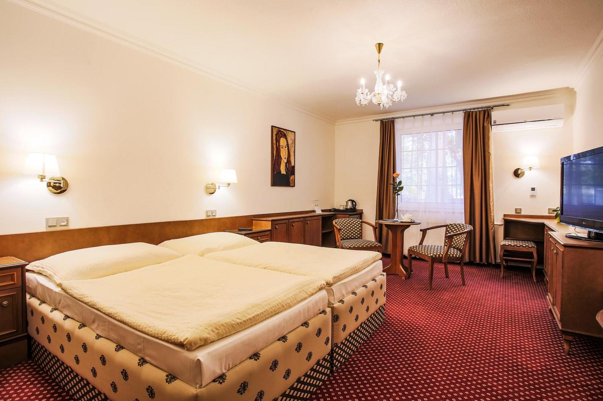 Hotel Ostrov 님부르크 외부 사진