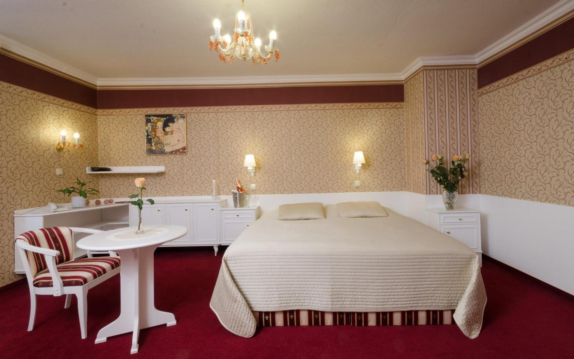 Hotel Ostrov 님부르크 외부 사진