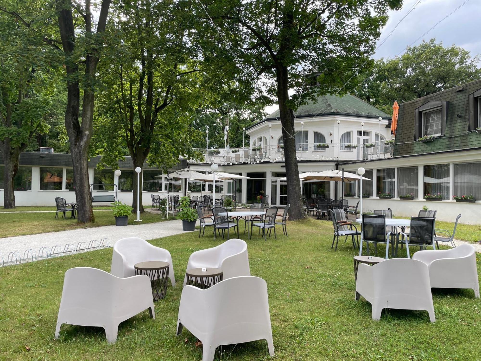 Hotel Ostrov 님부르크 외부 사진