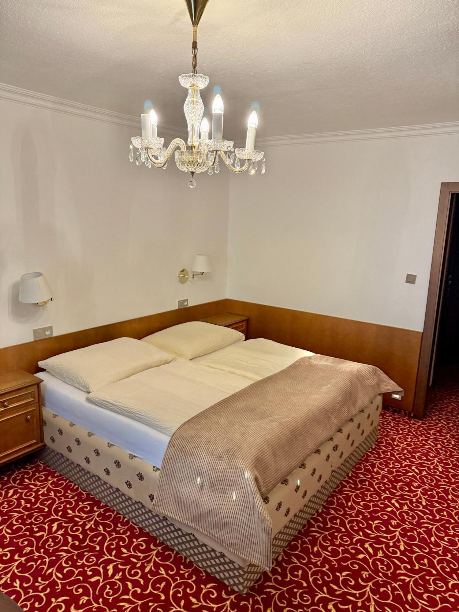 Hotel Ostrov 님부르크 외부 사진