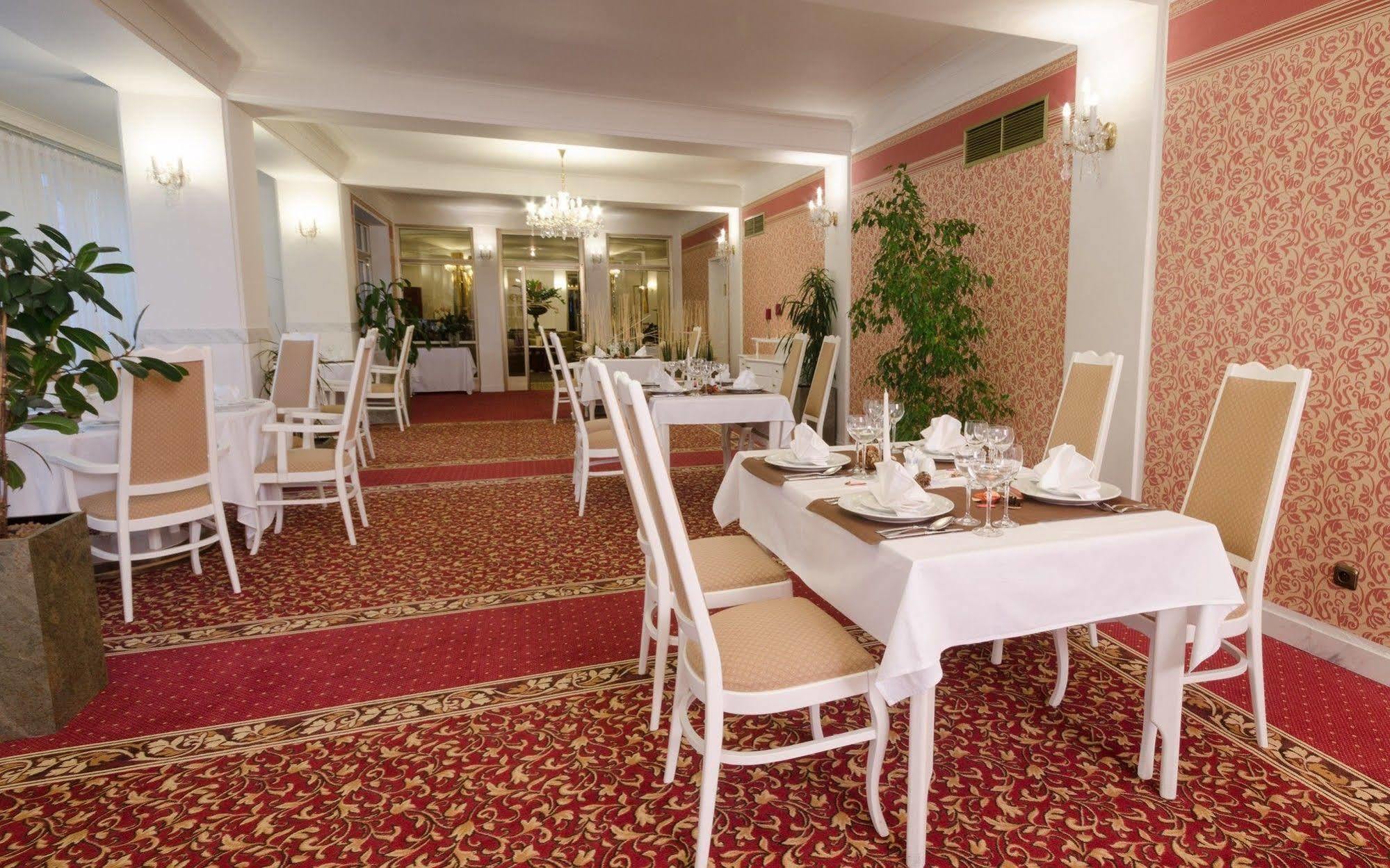 Hotel Ostrov 님부르크 외부 사진