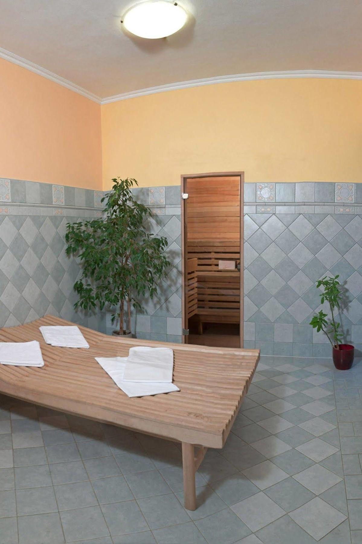 Hotel Ostrov 님부르크 외부 사진