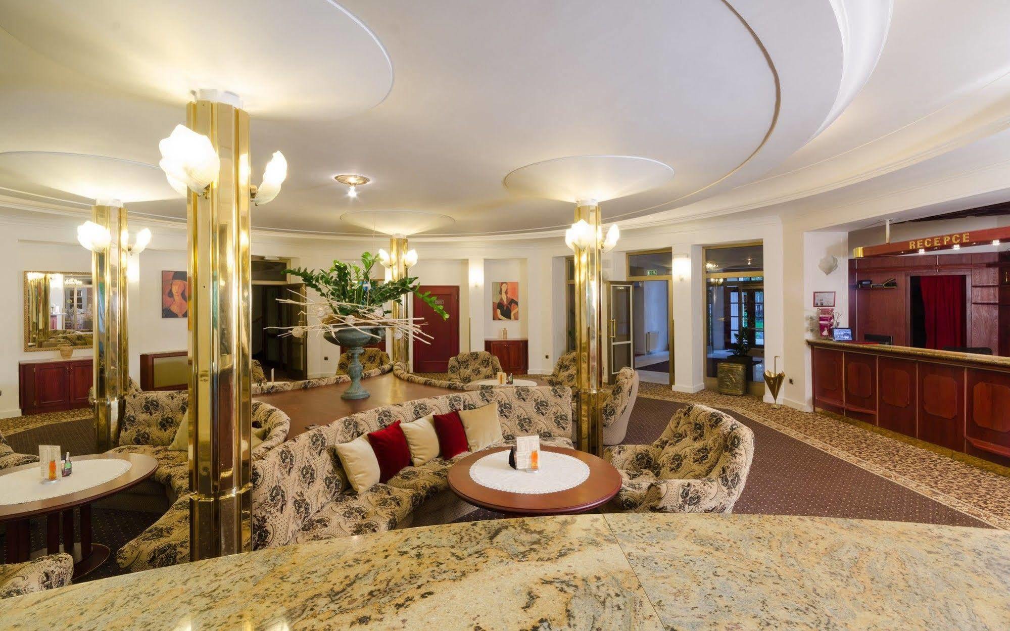 Hotel Ostrov 님부르크 외부 사진