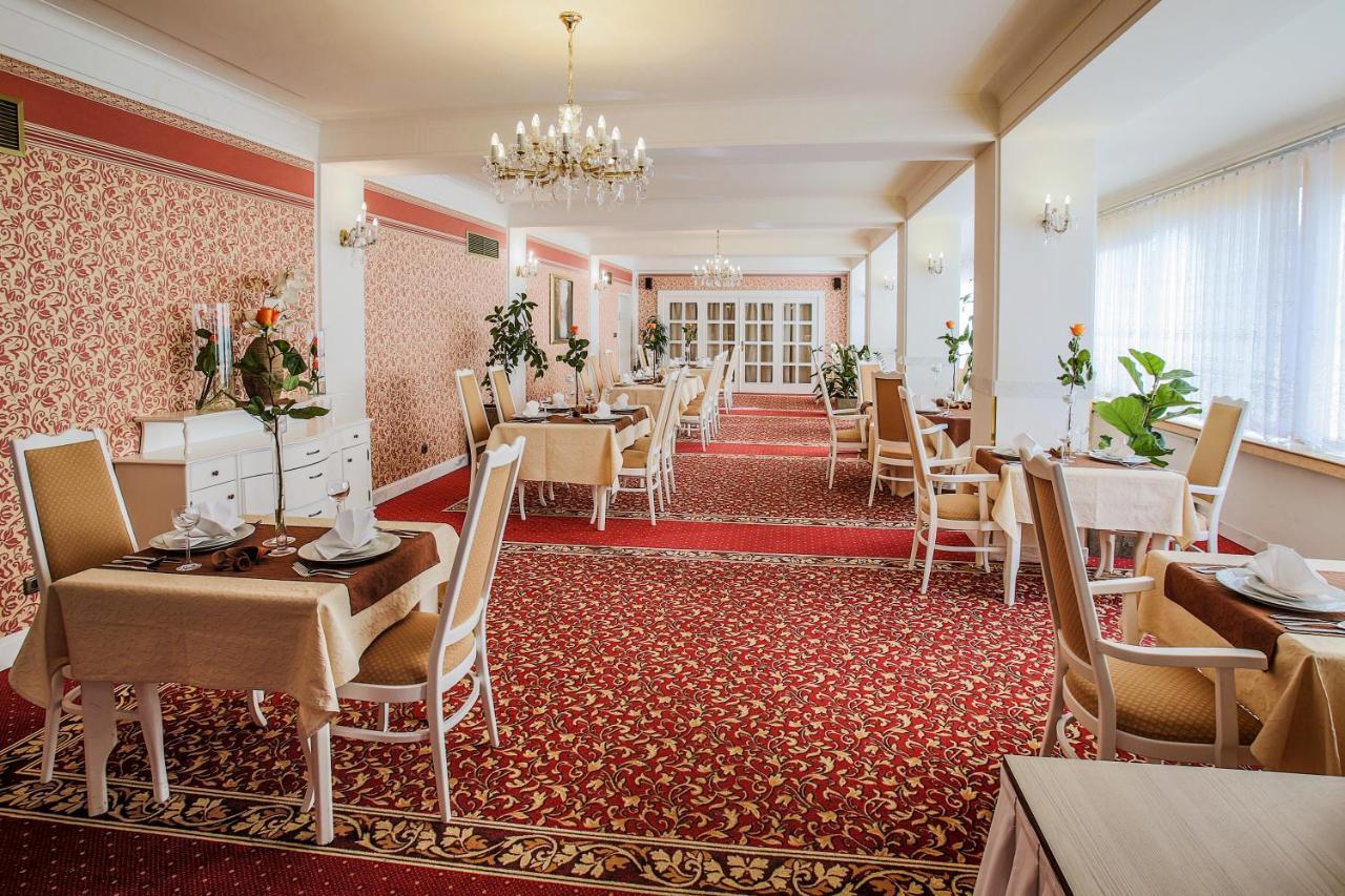 Hotel Ostrov 님부르크 외부 사진