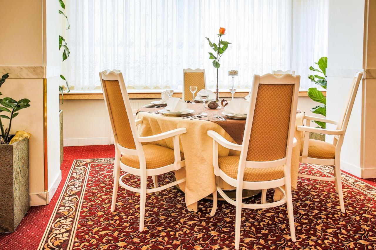 Hotel Ostrov 님부르크 외부 사진