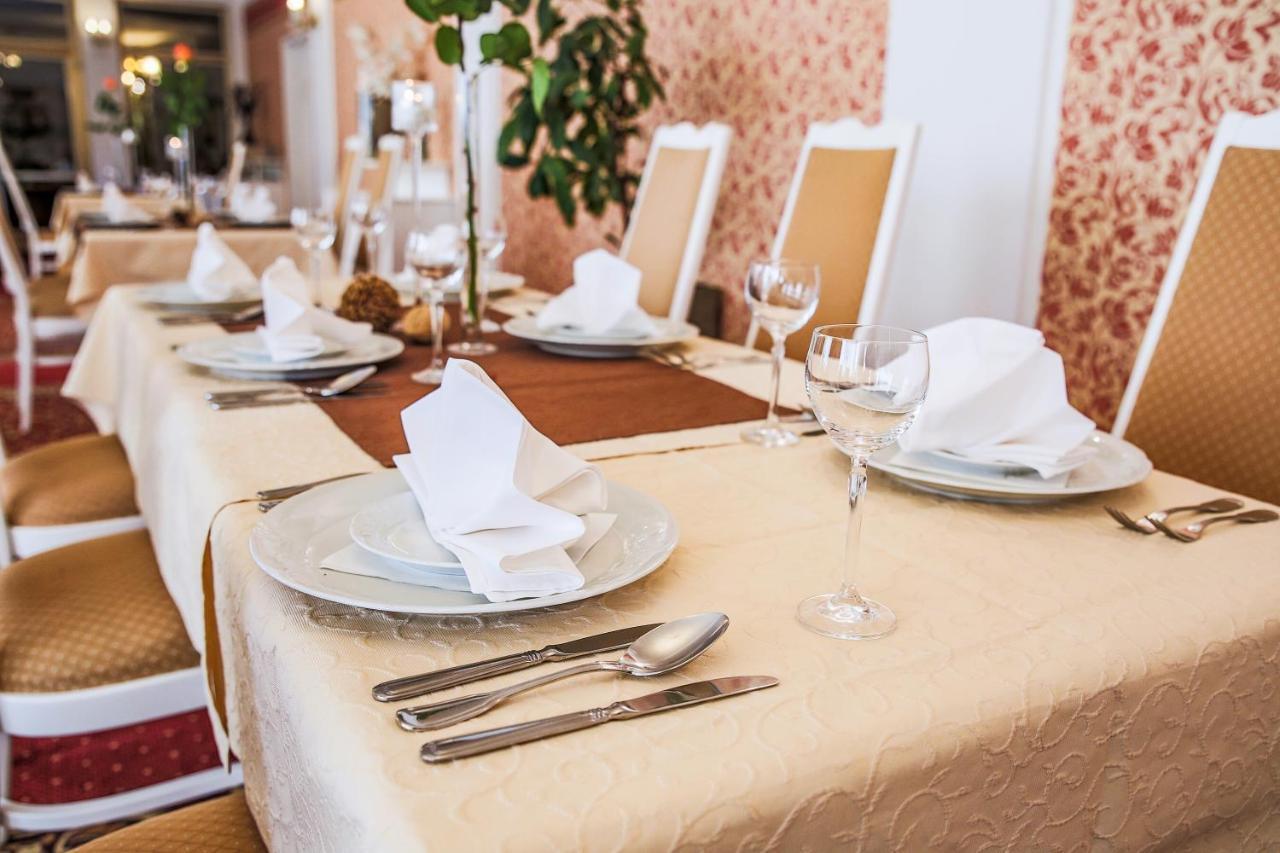 Hotel Ostrov 님부르크 외부 사진