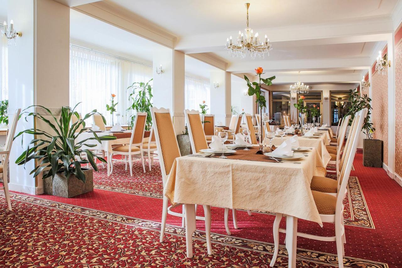 Hotel Ostrov 님부르크 외부 사진