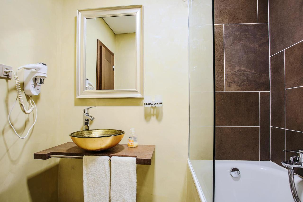 Hotel Ostrov 님부르크 외부 사진