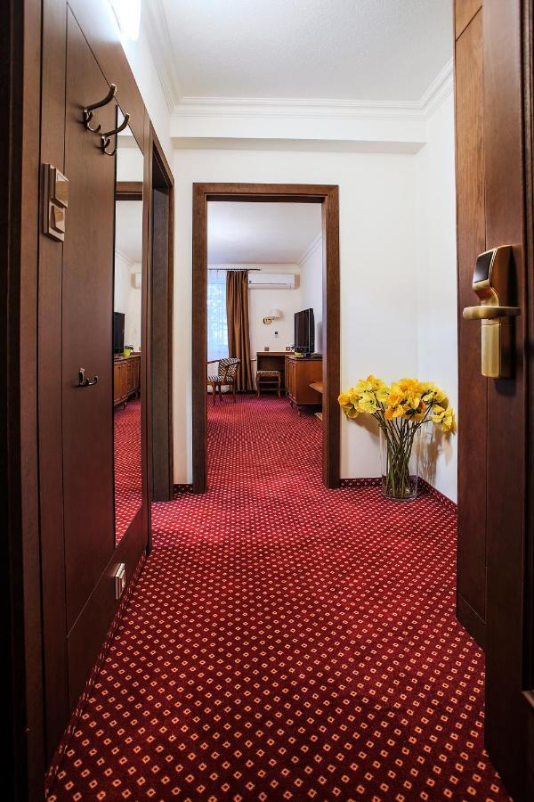 Hotel Ostrov 님부르크 외부 사진