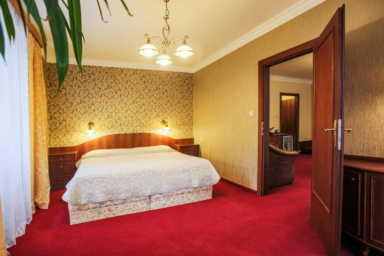 Hotel Ostrov 님부르크 외부 사진