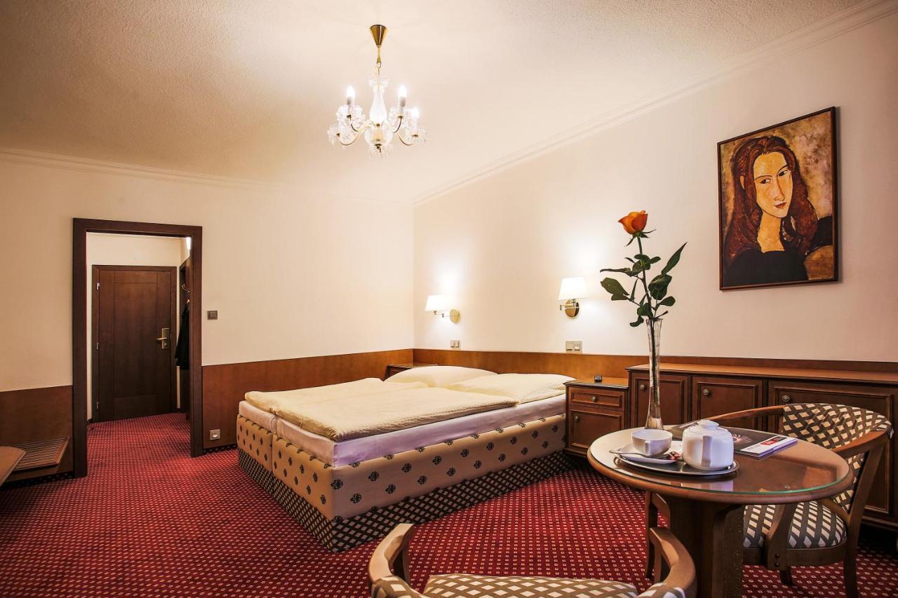 Hotel Ostrov 님부르크 외부 사진